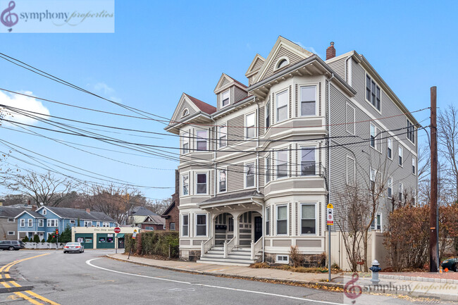 201 High St, Unit 1 in Brookline, MA - Foto de edificio - Building Photo