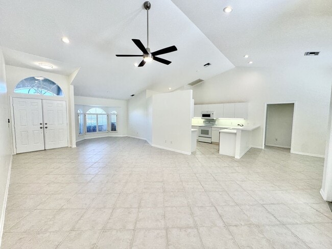 2004 Piccadilly Circus in Naples, FL - Building Photo - Building Photo