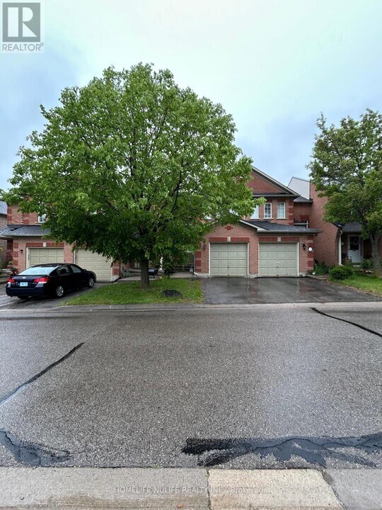 2970-2970 Berwick Dr in Burlington, ON - Building Photo