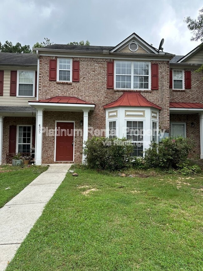 property at 4885 Robinson Square Dr