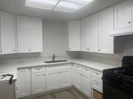 205-207 W Connecticut Ave in Vista, CA - Building Photo