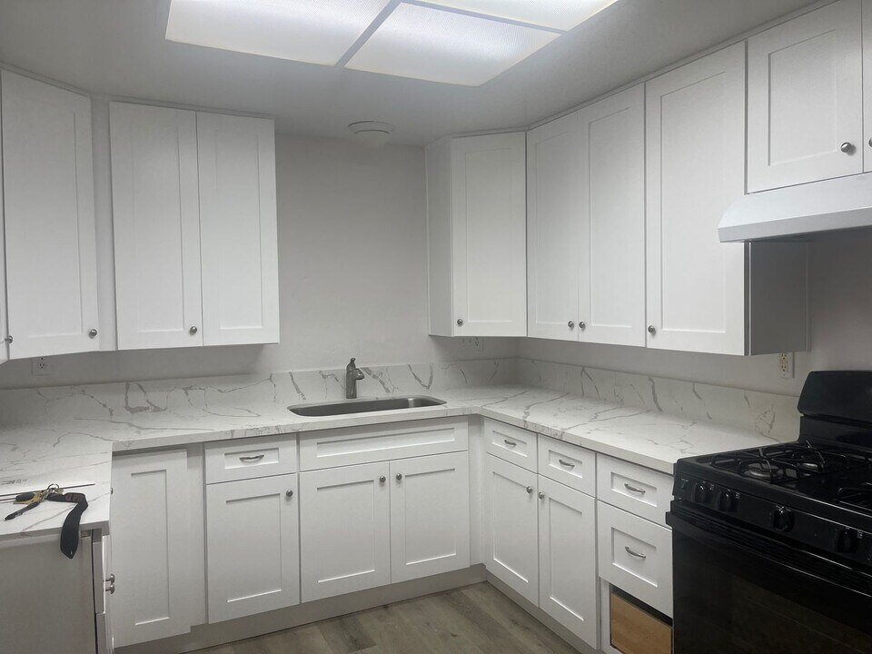 205-207 W Connecticut Ave in Vista, CA - Building Photo