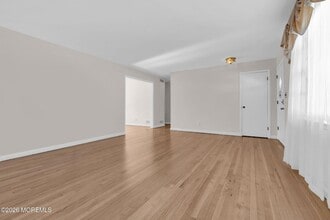 7 Klein St, Unit 9-9C203 in Ocean Township, NJ - Foto de edificio - Building Photo