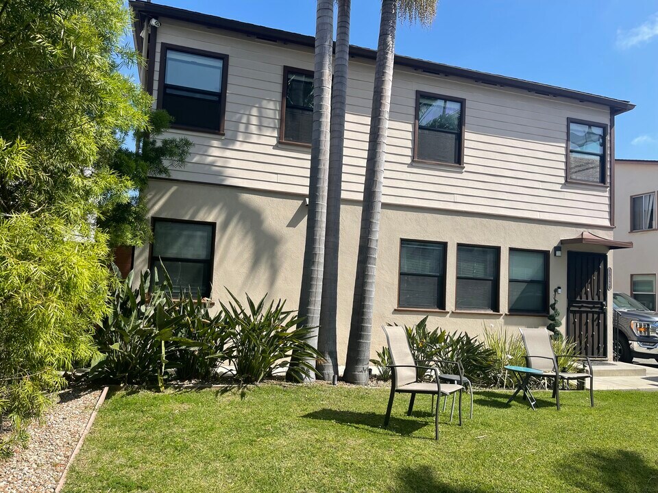 10722 Rose Ave in Los Angeles, CA - Building Photo