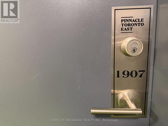 3260 Sheppard Ave E in Toronto, ON - Building Photo - Building Photo