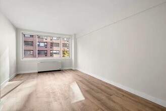 340 E 51st St in New York, NY - Building Photo - Building Photo