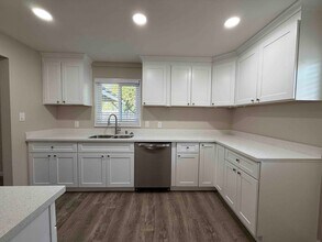 2312 Barcelona Way in Sacramento, CA - Building Photo - Building Photo