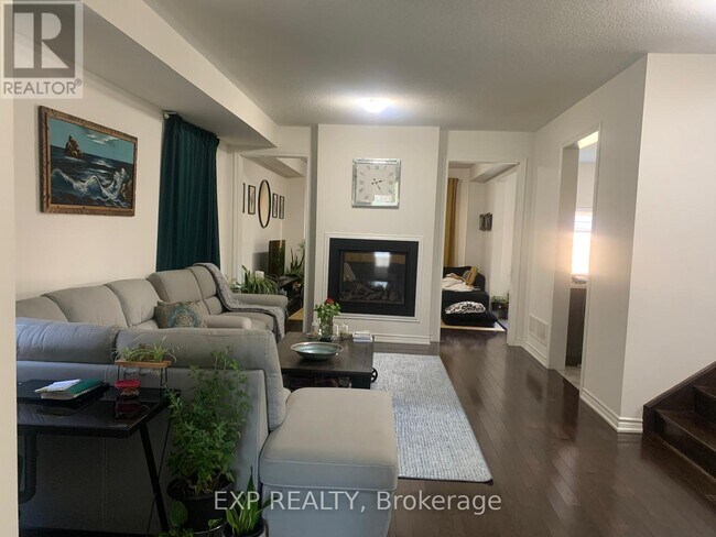 253 Fleetwood Dr in Oshawa, ON - Building Photo - Building Photo