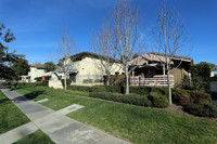 Bowen Court Senior Community in Huntington Beach, CA - Foto de edificio - Building Photo