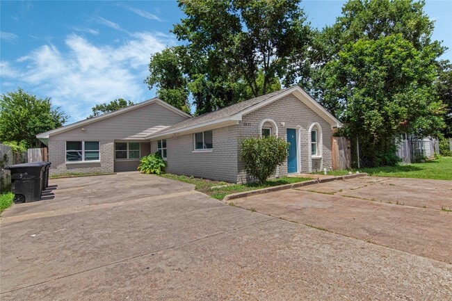 property at 3621 Mainer St