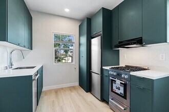 1429 Edgecliffe Dr, Unit 1429.5 in Los Angeles, CA - Building Photo - Building Photo