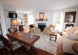 37 Towd Point Rd in Southampton, NY - Building Photo - Building Photo