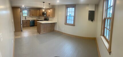 470 S Main St, Unit 470 So. Main St. in Attleboro, MA - Foto de edificio - Building Photo