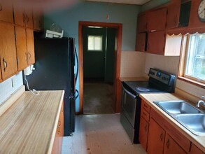 714 N 4th St in Burlington, KS - Building Photo - Building Photo