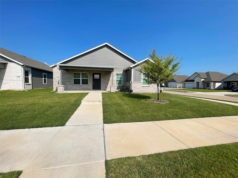 4511 Oatman Dr in Forney, TX - Building Photo