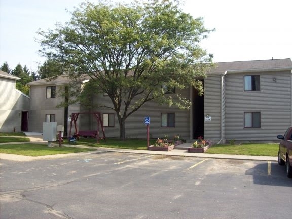 Blanchard Apartments in Muir, MI - Foto de edificio