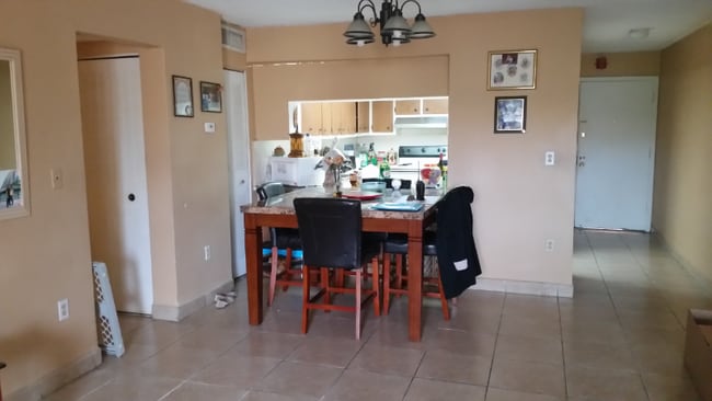 1990 W 56th St in Hialeah, FL - Building Photo - Building Photo