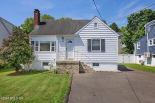 10 Fletcher Ave in Greenwich, CT - Building Photo