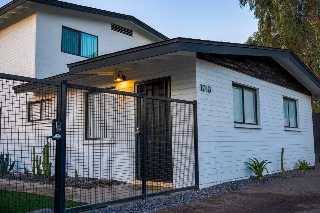 1018 E Polk St, Unit 1 in Phoenix, AZ - Building Photo