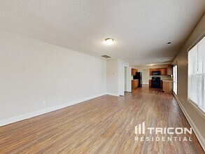 3453 Sunset Rd in Charlotte, NC - Building Photo - Building Photo
