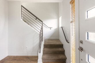 2753 Waverly Dr in Los Angeles, CA - Building Photo - Building Photo