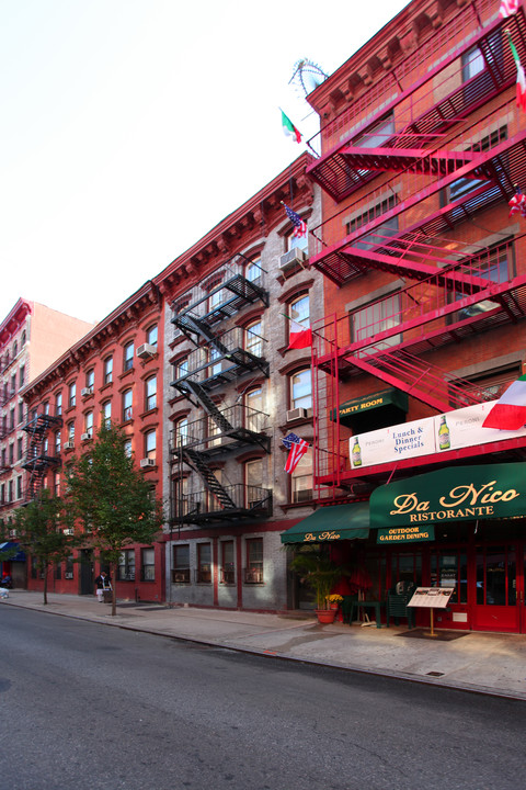 166-168 Mulberry St in New York, NY - Building Photo