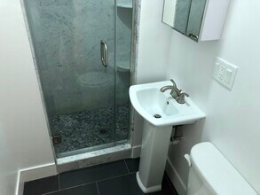 15 Phillips St, Unit 2 in Boston, MA - Foto de edificio - Building Photo