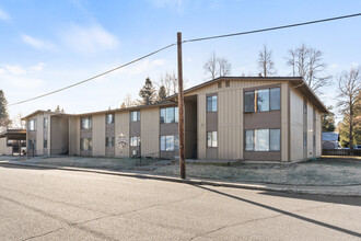 Deer Park Apartments in Deer Park, WA - Foto de edificio - Building Photo