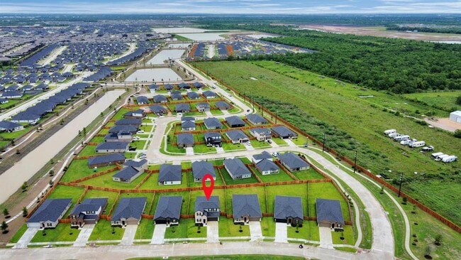1319 Star Grass Ln in Iowa Colony, TX - Building Photo - Building Photo