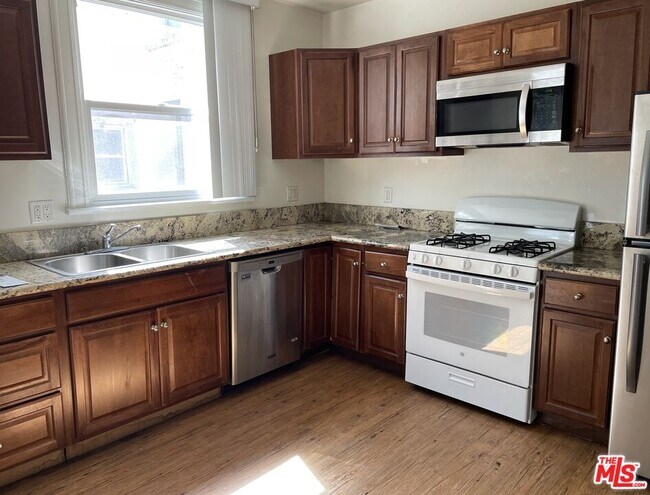 238 S Kenmore Ave in Los Angeles, CA - Building Photo - Building Photo