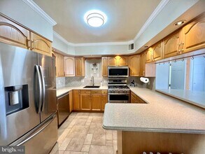 17 Davis Ave in Broomall, PA - Foto de edificio - Building Photo