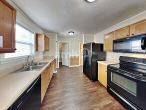 926 Littleton Dr in Concord, NC - Foto de edificio - Building Photo