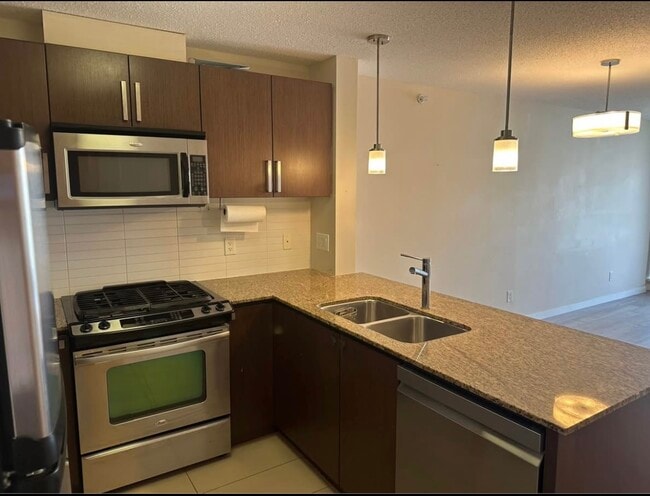 9888 Cameron St in Burnaby, BC - Building Photo - Building Photo