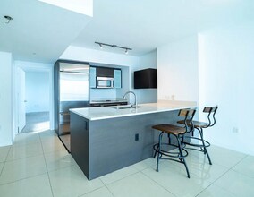 55 SE 6th St, Unit 4010 in Miami, FL - Building Photo - Building Photo