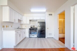 820 S St Andrews Pl in Los Angeles, CA - Building Photo