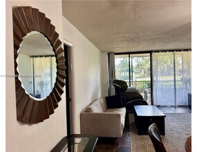 3301 N Country Club Dr in Miami, FL - Building Photo - Building Photo