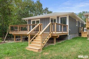 1900 E Knox St in Peoria, IL - Building Photo