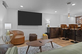 1095 April Ln, Unit Lower in Ashwaubenon, WI - Building Photo - Building Photo