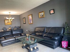 18707 NE 14th Ave, Unit 534 in Miami, FL - Building Photo - Building Photo