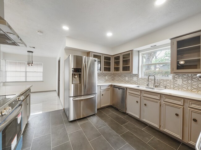 14202 Piping Rock Ln