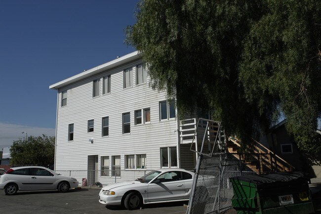 22110 Mission Blvd in Hayward, CA - Building Photo - Building Photo