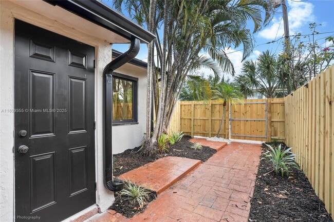 907 SW 15th Terrace in Fort Lauderdale, FL - Building Photo - Building Photo