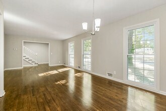 9859 Connell Dr in Overland Park, KS - Foto de edificio - Building Photo