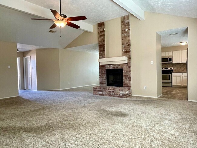 19419 Moonhollow Dr in Houston, TX - Building Photo - Building Photo