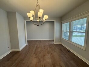 8111 N Sycamore Ave in Kansas City, MO - Building Photo - Building Photo