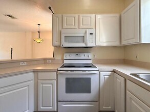 13706 Forest Lake Dr in Largo, FL - Building Photo - Building Photo