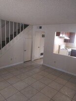 3604 Micheli Ct, Unit C in Bakersfield, CA - Building Photo