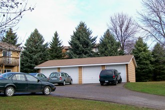 540 Whispering Ln in Hastings, MN - Building Photo - Building Photo