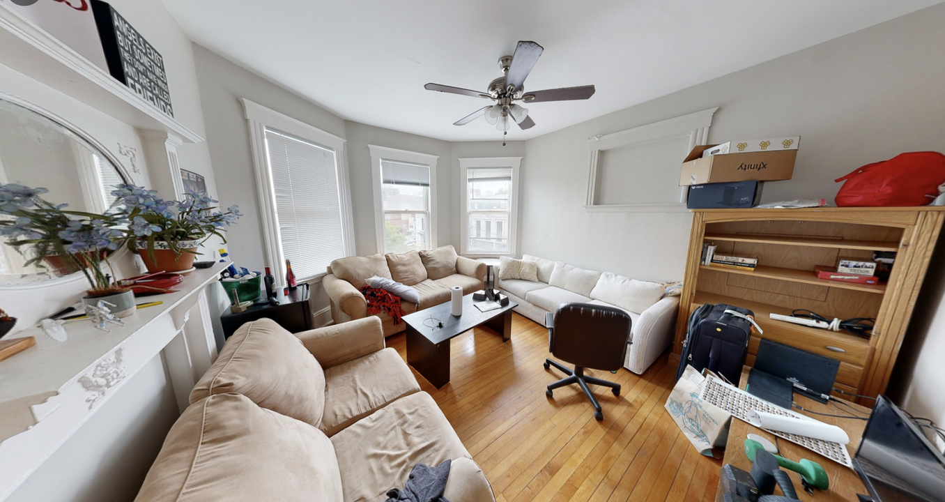 11 Pleasant Pl, Unit 3 in Cambridge, MA - Building Photo