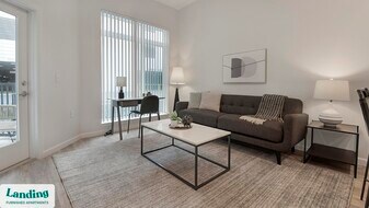 5256 International Dr in Orlando, FL - Building Photo